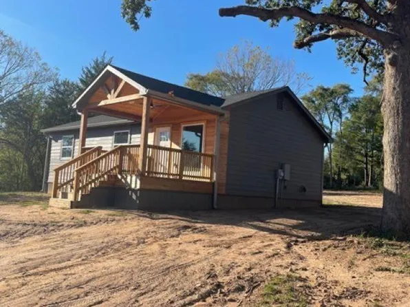 511 Glass Ln, Jacksonville, TX 75766