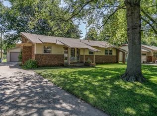 612 N Redbarn Ln, Wichita, KS 67212