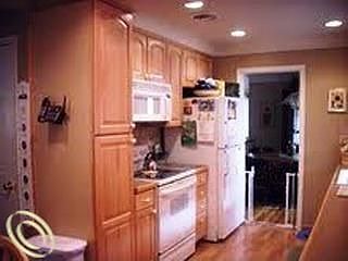 3rd image of 19824 Mauer St