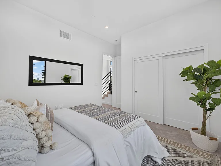 1204 S Orange Grove Ave — Photo 8