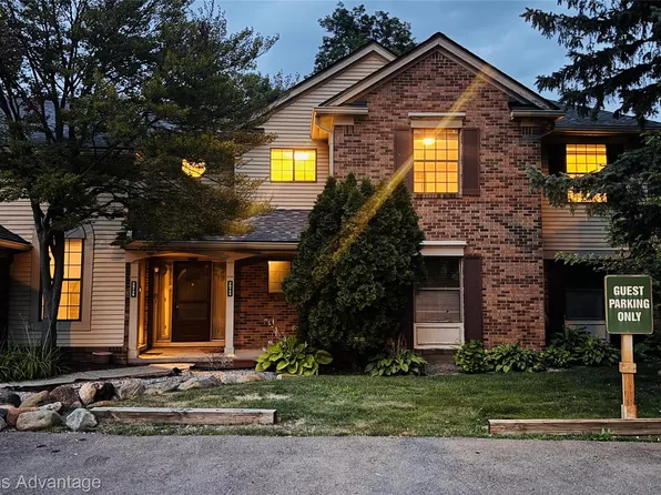 29726 Pine Ridge Cir, Farmington, MI 48331