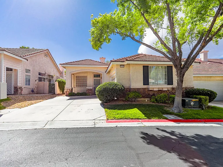 10404 Pacific Sageview Ln — Photo 2