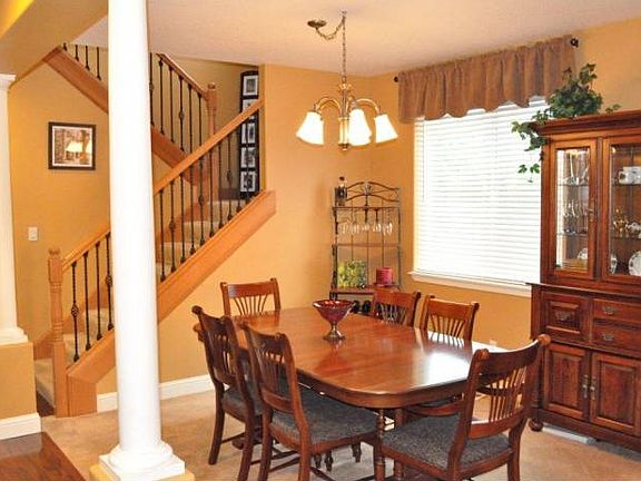 Dining Stairway