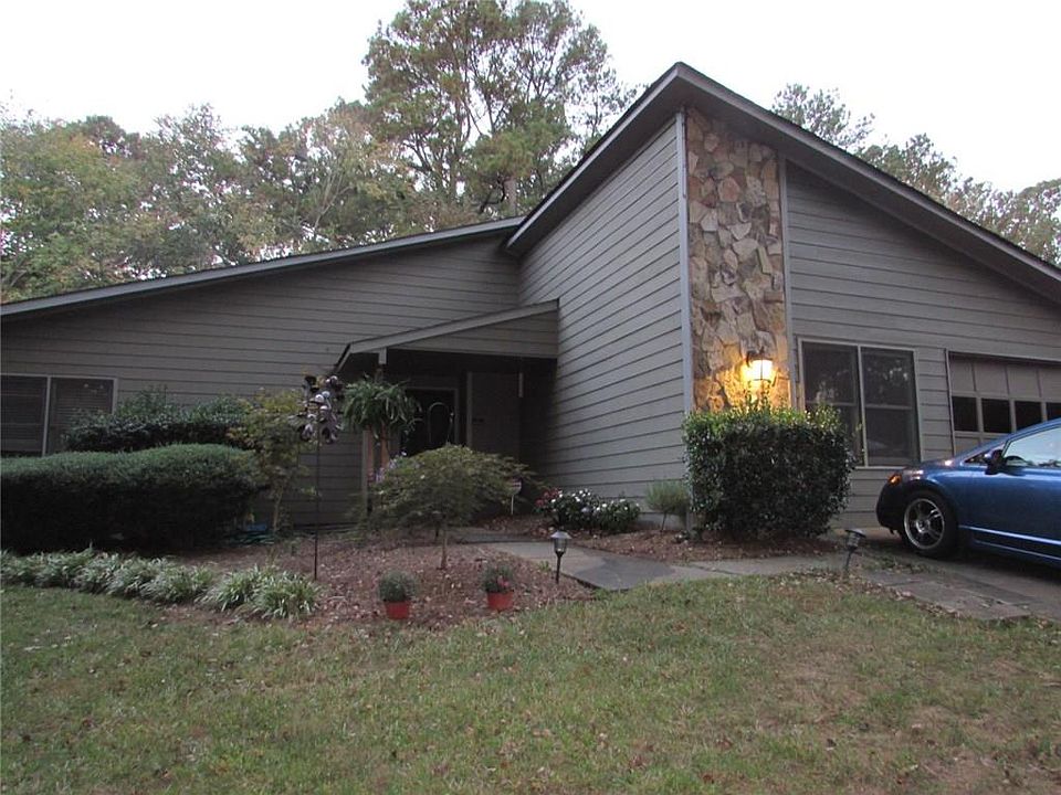 1st image of 9885 N Pond Cir