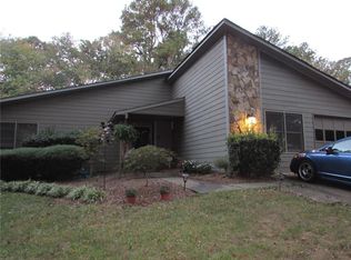 9885 N Pond Cir, Roswell, GA 30076