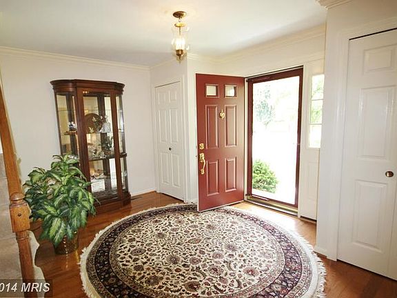 3rd image of 5301 Lindsay St