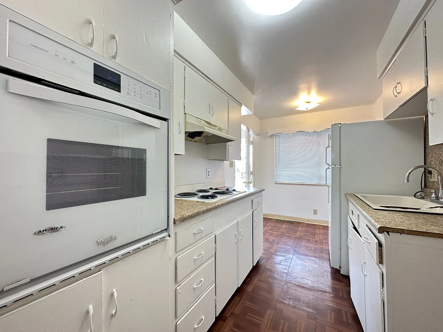 2 Bedroom Duplex Close to Midtown! — Photo 3