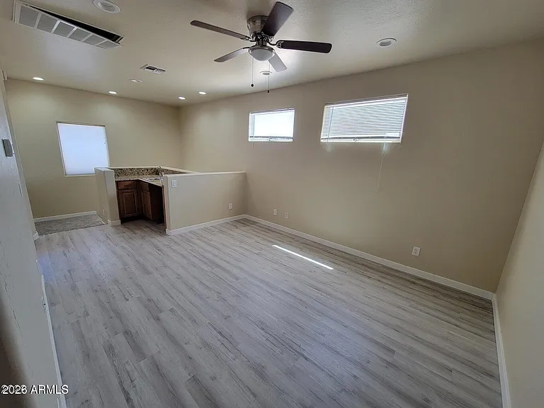 1629 E Grandview Rd — Photo 22