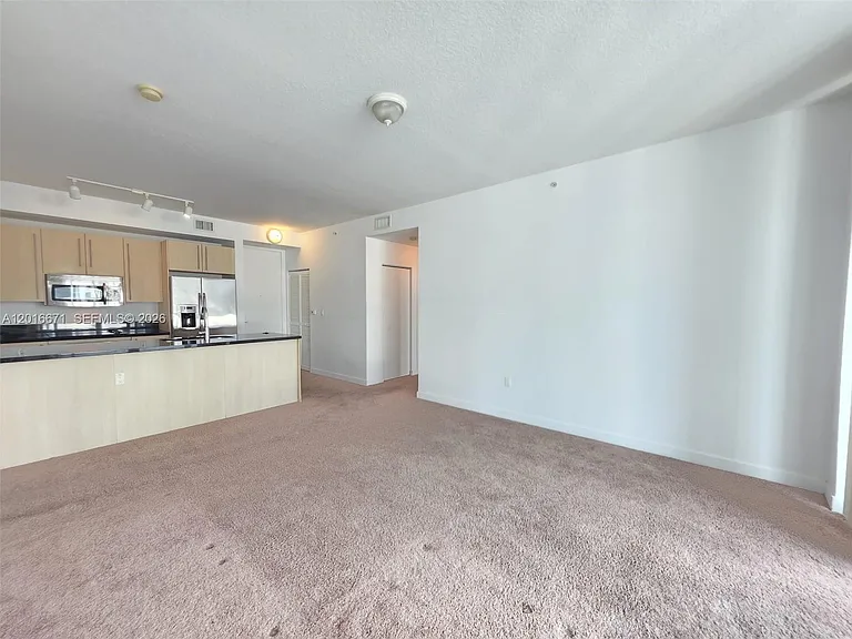 1111 SW 1st Ave #1823 — Photo 3