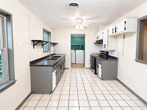 4th image of 324 Mimosa Dr
