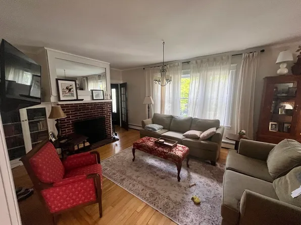 34 Morningside Rd, Worcester, MA 01602