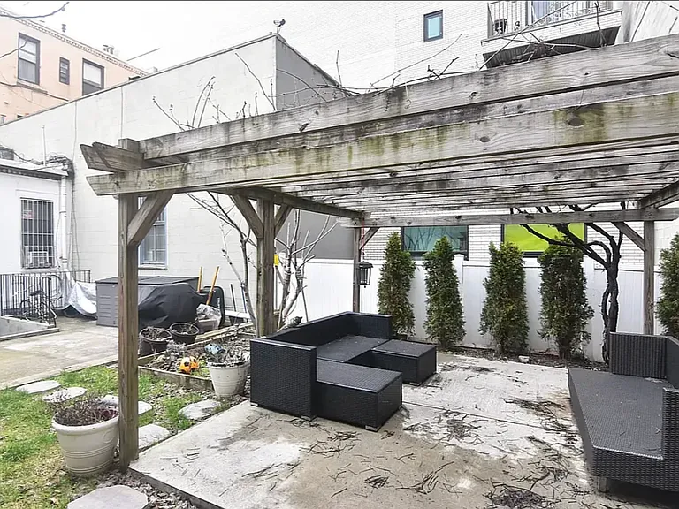 449 Grand St #2L — Photo 8