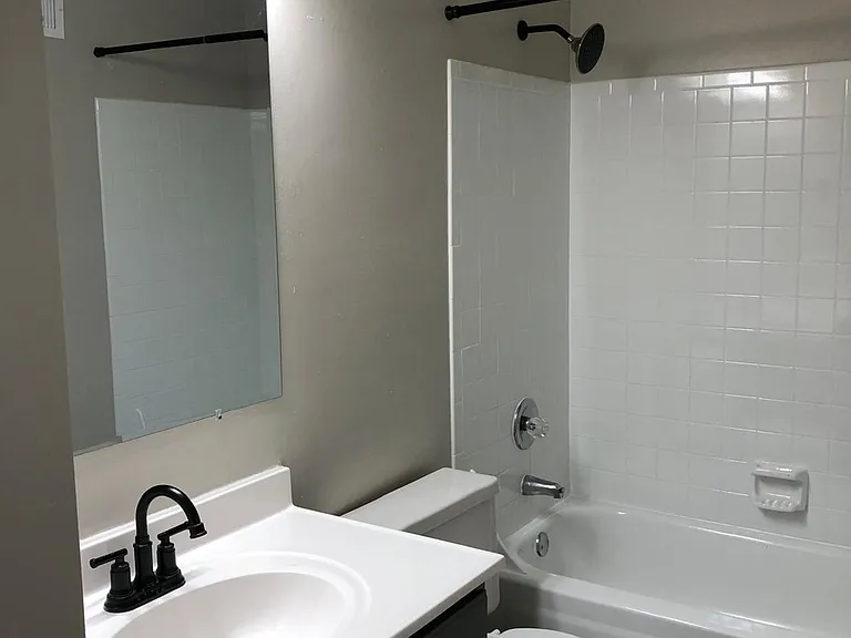Coventry Court West Apartments — Photo 32