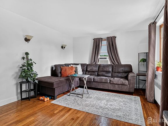 4th image of 41 Westervelt Ave