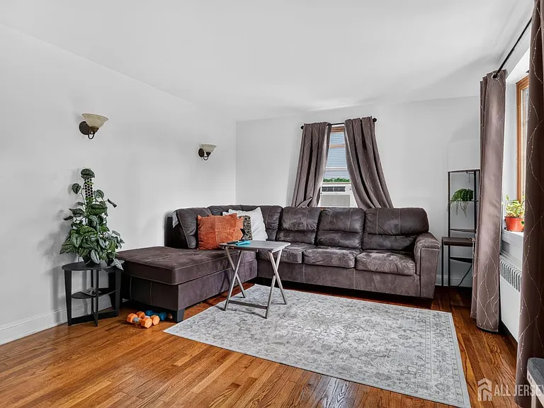 41 Westervelt Ave — Photo 4