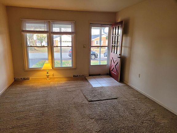 4th image of 168 Pinehurst Dr