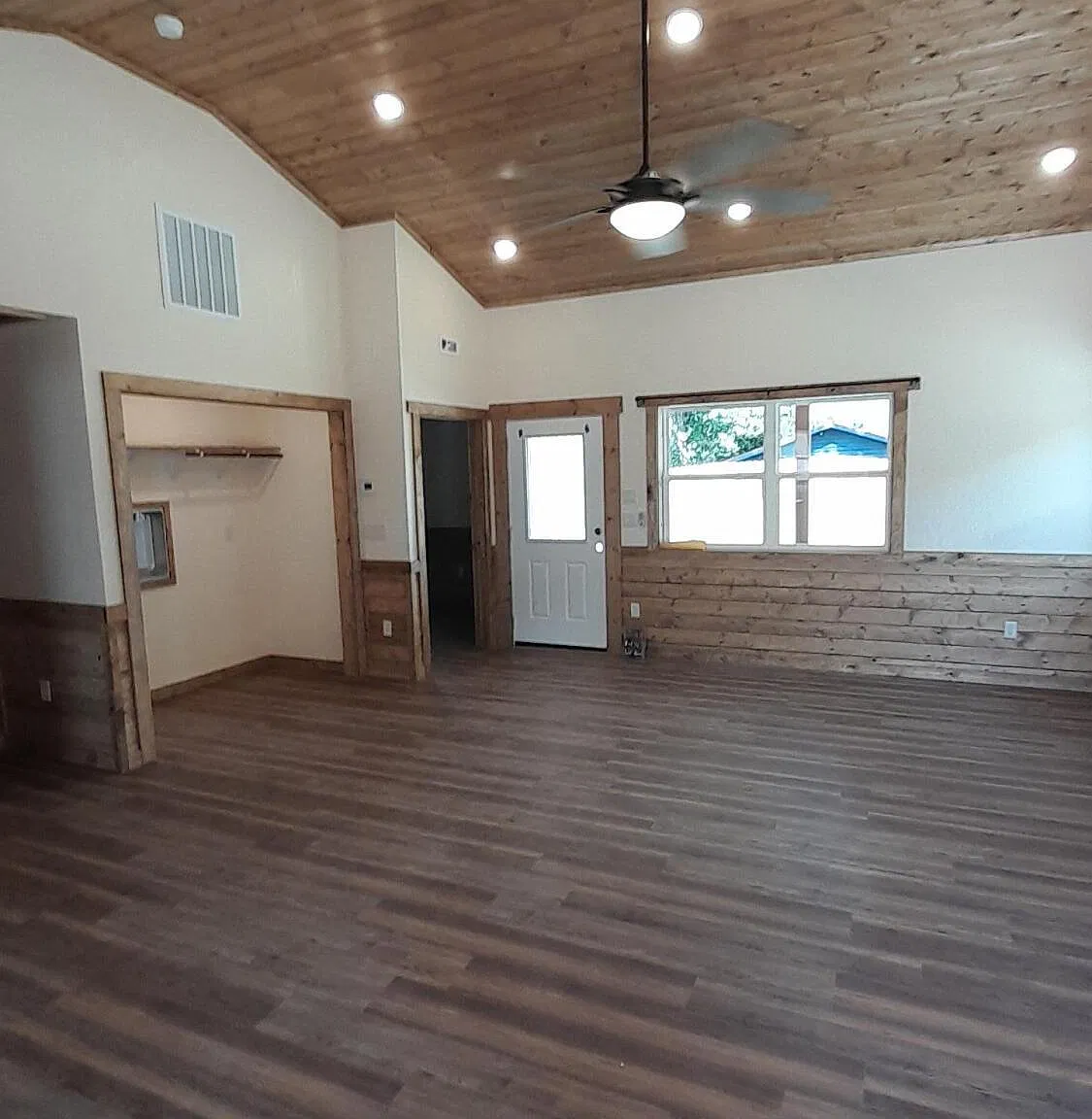 2 bed, 2.0 bath, $1,400 — Photo 3