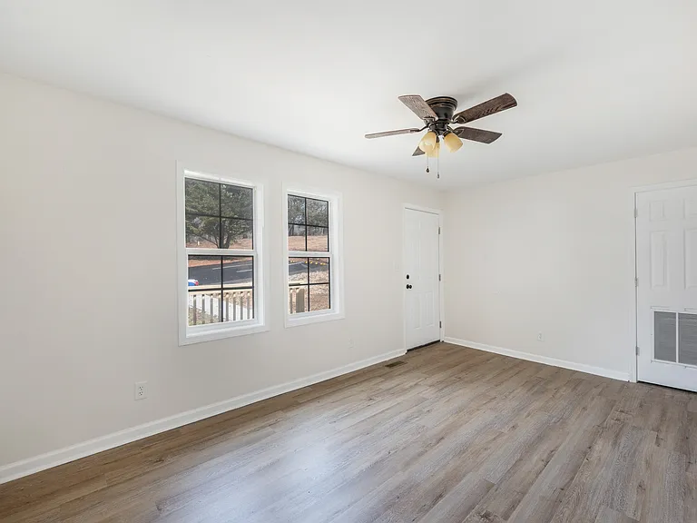 244 Newcomb Dr — Photo 4