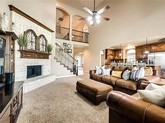 2nd image of 1404 Caruth Ln