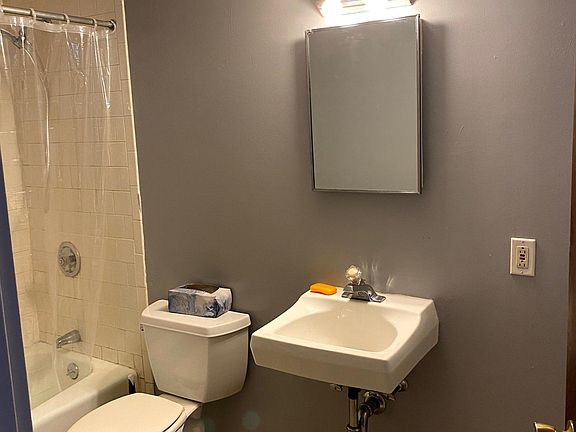 4th image of 1085 West St #7
