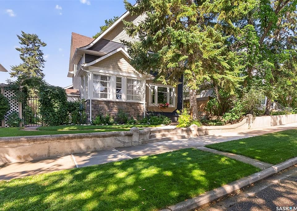 1st image of 1046 Clifton AVENUE