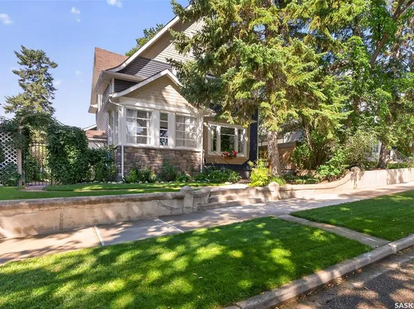 1046 Clifton AVENUE, Moose Jaw, SK S6H 3L2
