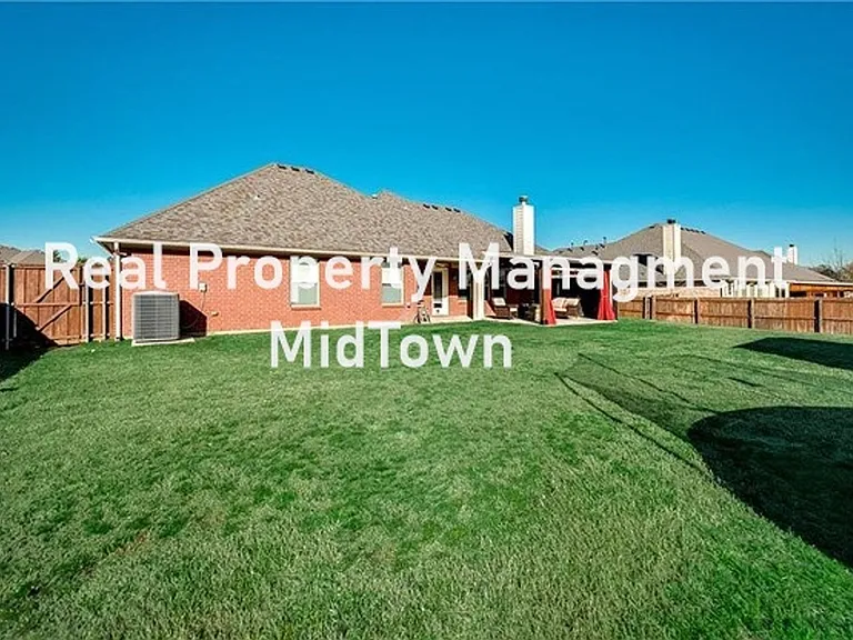 1105 Sunland Ct — Photo 24