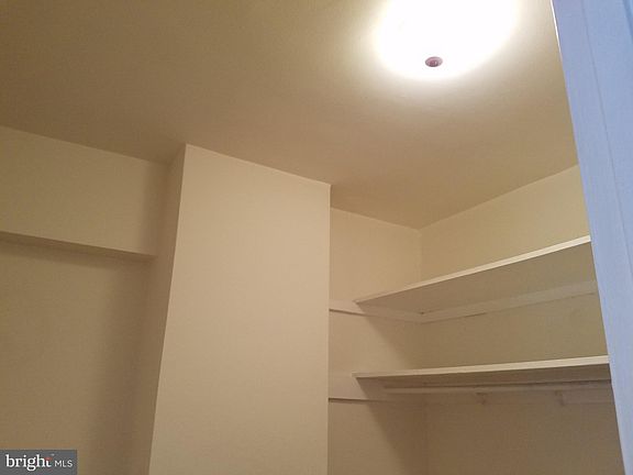 4th image of 1121 Arlington Blvd APT 203