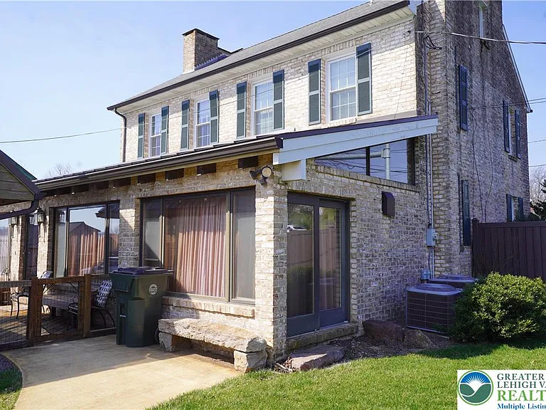 9020 Schantz Rd — Photo 2