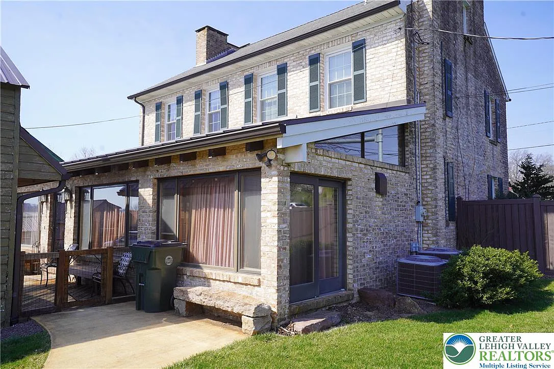 Building Photo - 9020 Schantz Rd