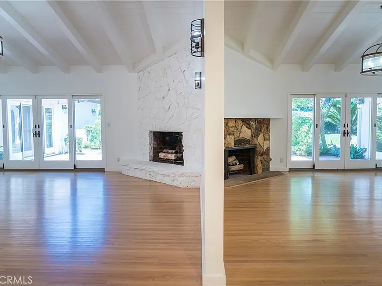 5054 Encino Ave — Photo 2