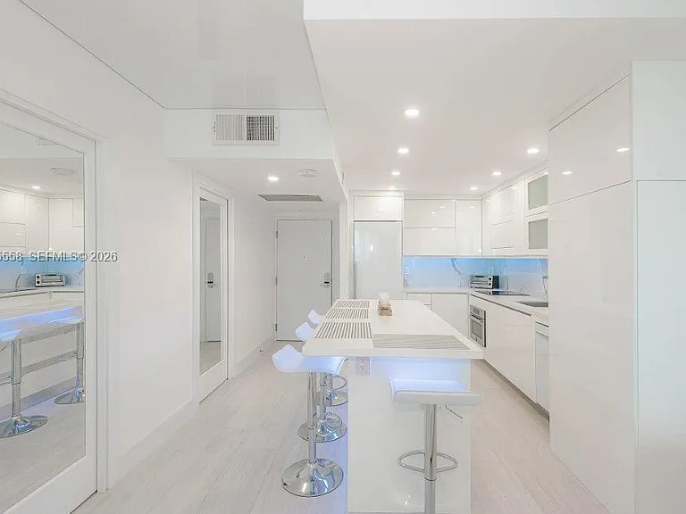 2301 Collins Ave #811 — Photo 15