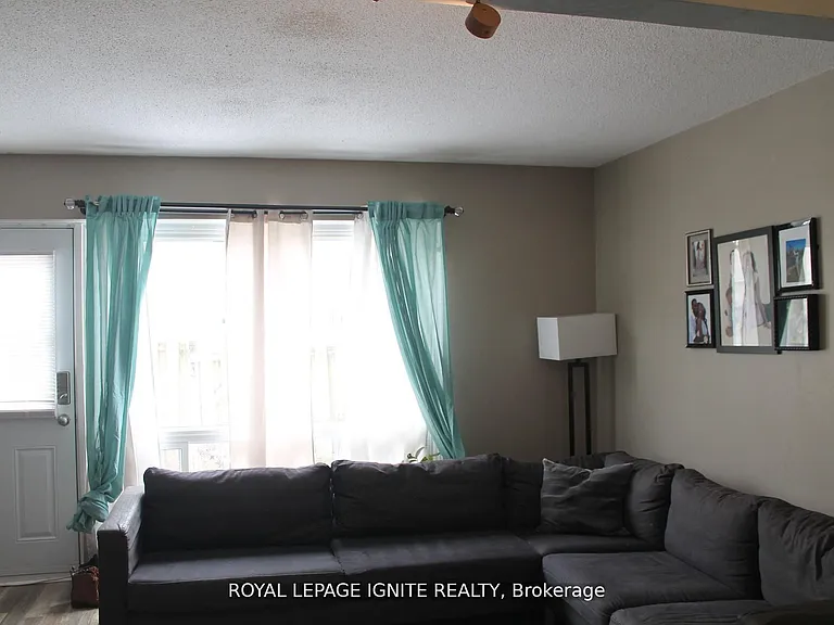 500 Grey St #D — Photo 2