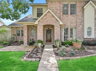 1018 Londonderry Ave, Friendswood, TX 77546