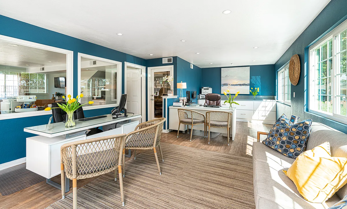 Building Photo - Madison Newport Apartment Homes