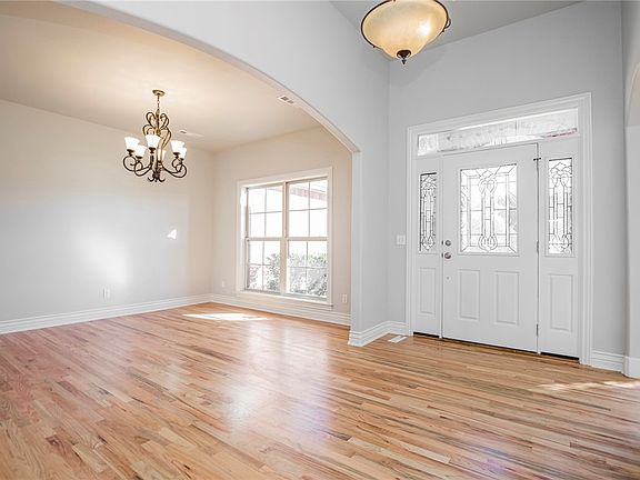 2nd image of 710 Saddlehorn Dr