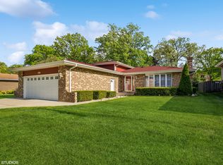 186 Spring Oaks Dr, Wood Dale, IL 60191
