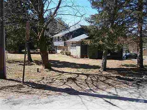 4th image of 36 Willey Ave