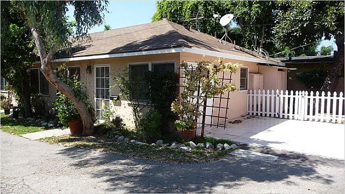 2nd image of 2242 S Carmelina Ave