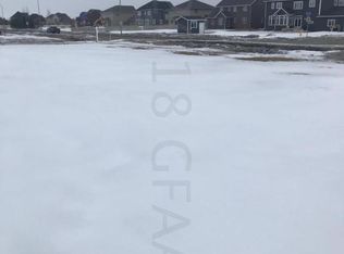 5509 Elm Twig Dr, Grand Forks, ND 58201