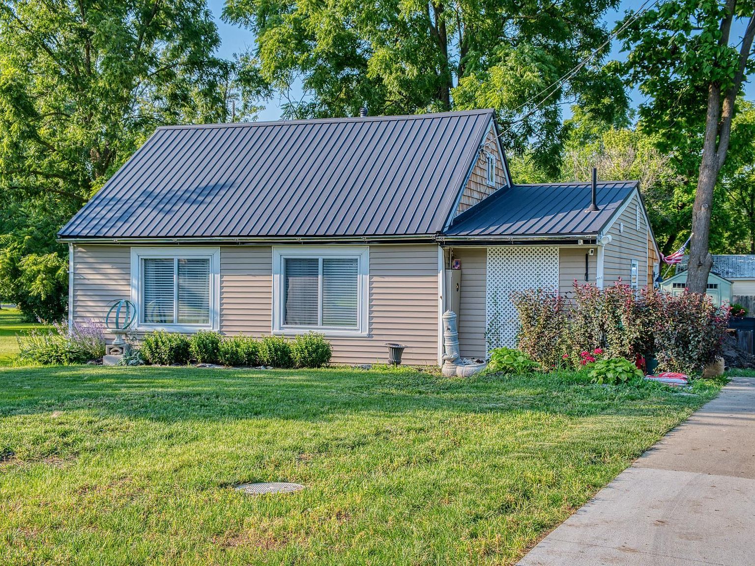 1635 Owosso Ave, Owosso, MI 48867 Zillow