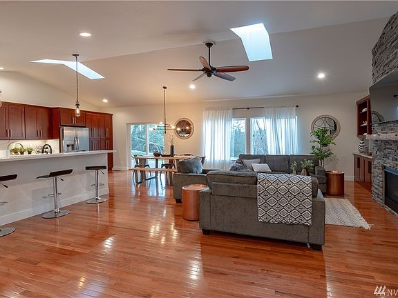 3rd image of 38698 Benchmark Ave NE