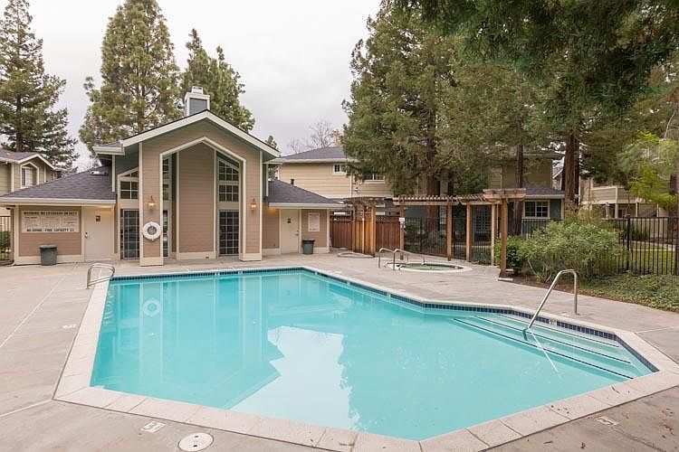 1st image of 2763 Somerset Park Cir