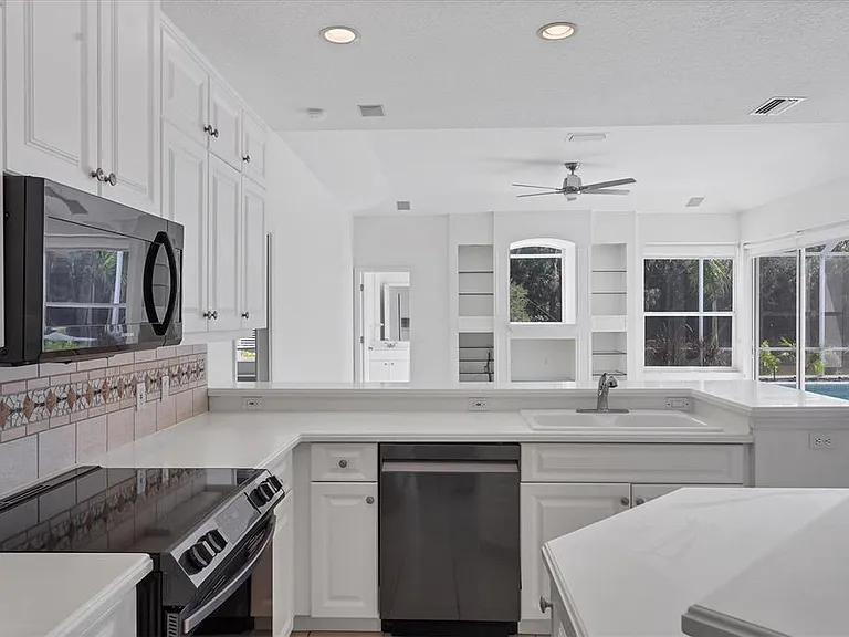 8501 Park Shore Ln — Photo 17