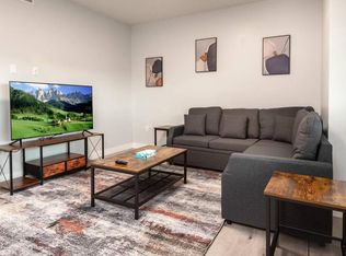 917 S Berendo St #401, Los Angeles, CA 90006