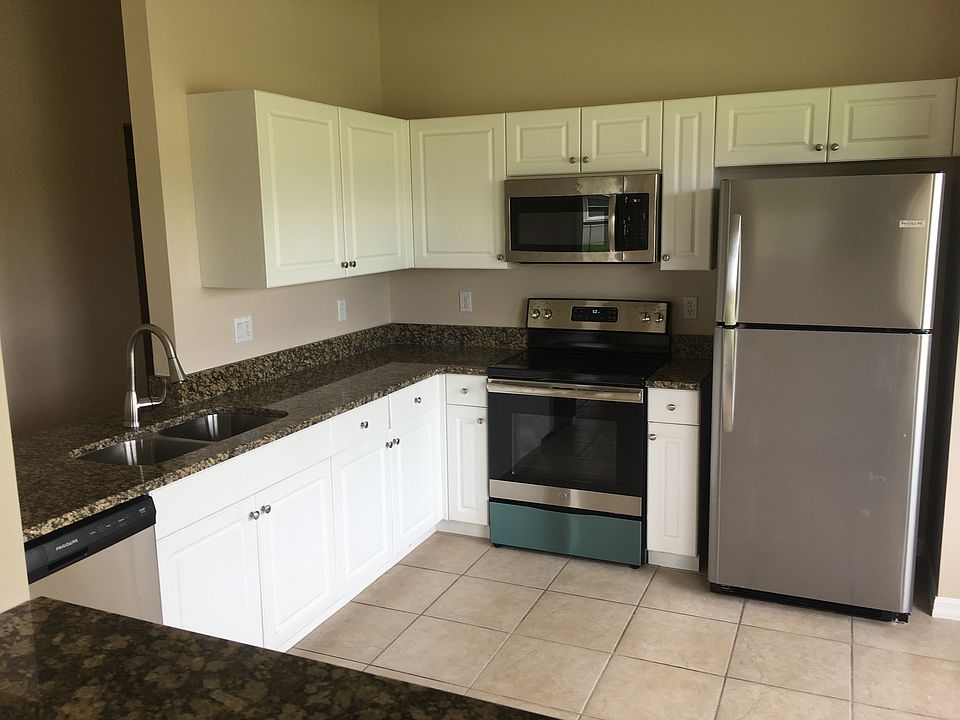 2nd image of 928 SE 13th Ter