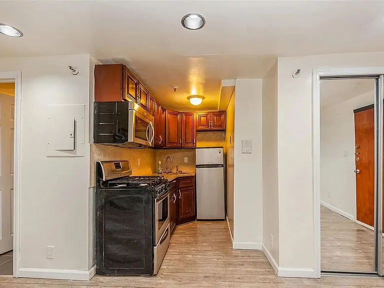 513 Monroe St #2 — Photo 7