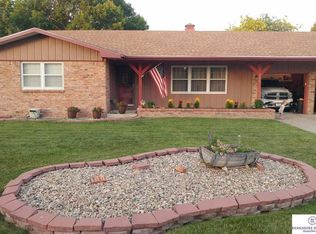 306 N Shore Dr, Hastings, NE 68901