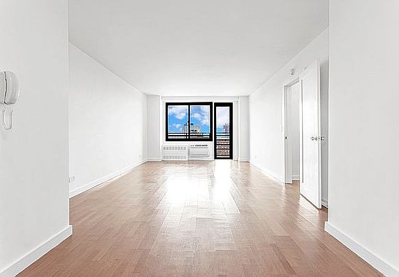 3rd image of 10 W 135th St APT 16J