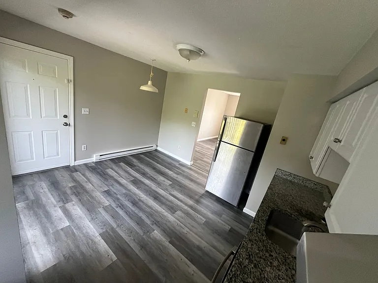 96 Maple St — Photo 3